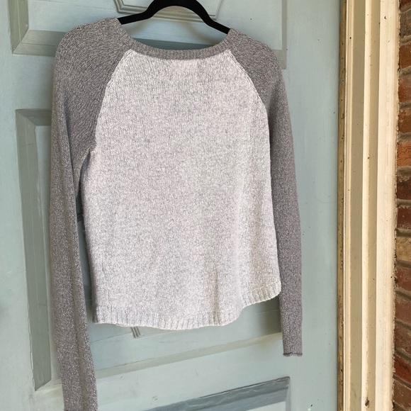 HOLLISTER two tone gray sweater in size Large - Picture 3 of 8